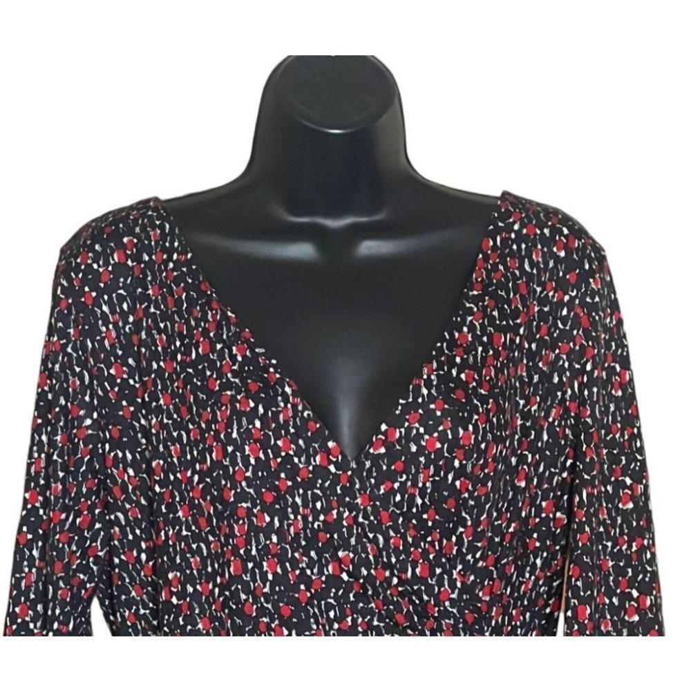 TALBOT'S Women's Red/blue/white Pattern V-neck Stretch Top Size Medium NWT - Picture 2 of 7